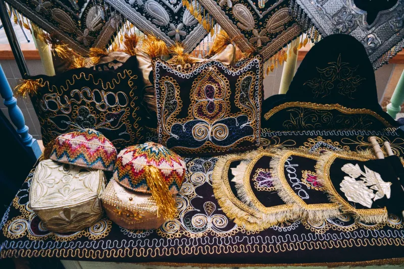Threads of Identity: How Israeli Museums Are Safeguarding the Mediterranean's Rich Weaving and Embroidery Traditions